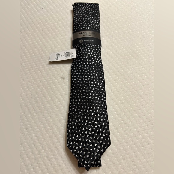 Alfani Alfatech Geometric Black and White Men's Tie Pelican Neat Stain Resistant - Picture 1 of 3